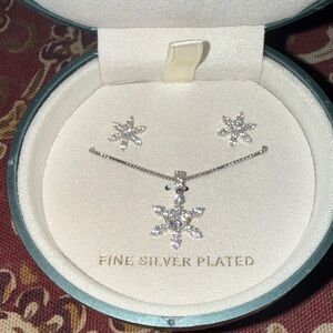Elegant Silver Plated Snowflake Jewelry Set